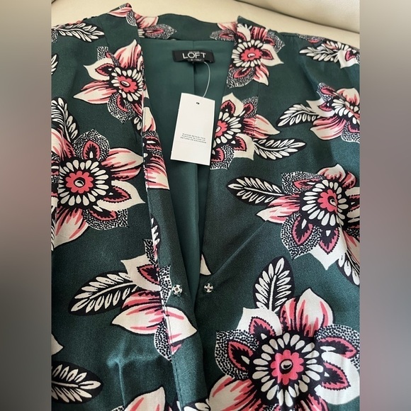 ANN Taylor LOFT-  Faraway floral romper - Picture 5 of 9